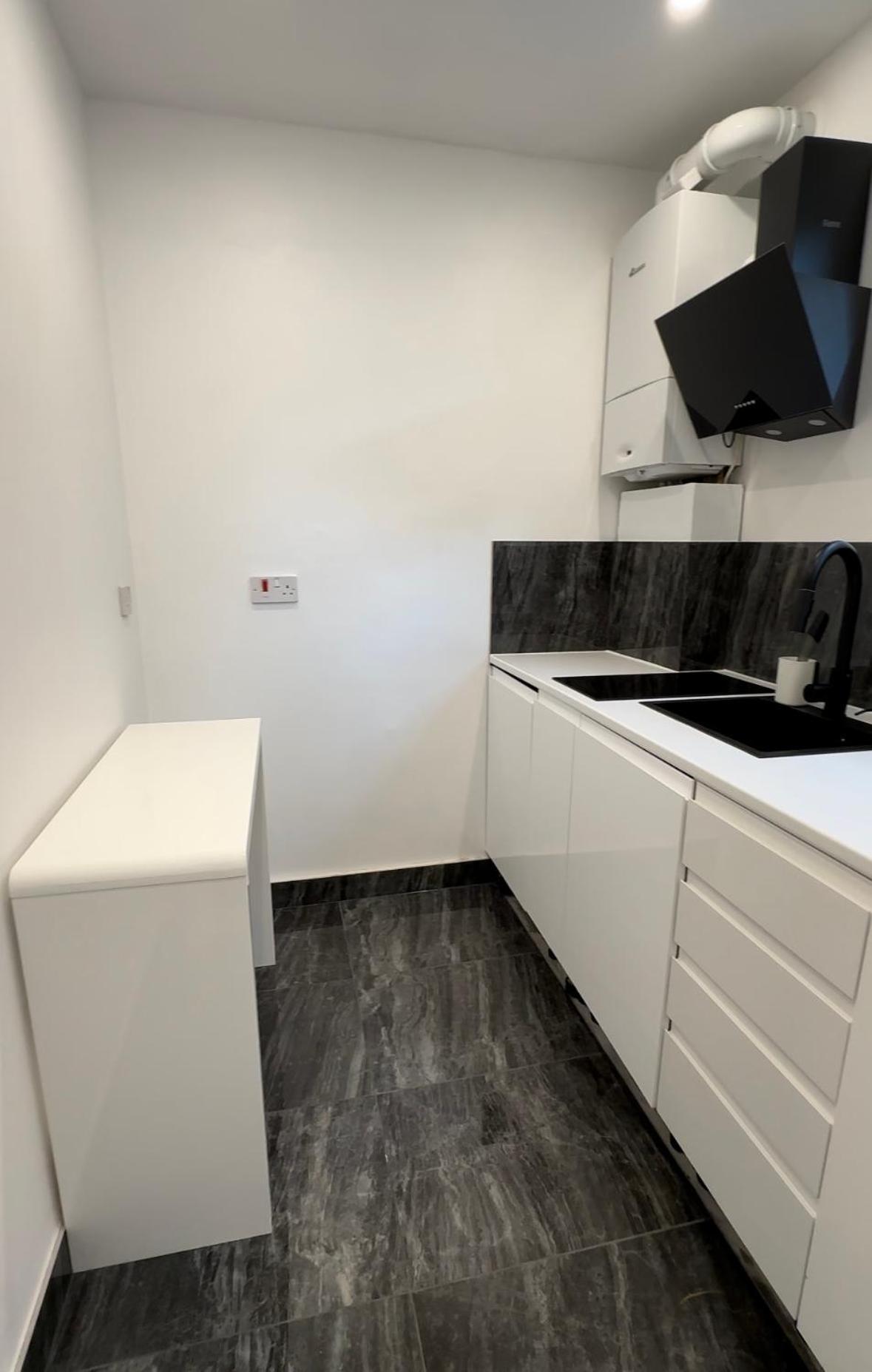 The Smaller Comfortable For One 5 Min To The Guest house *