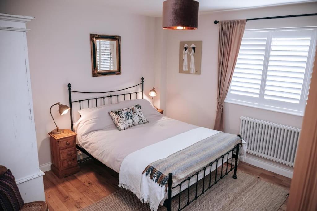 Aurora- 3 Bed With Parking And Garden Villa