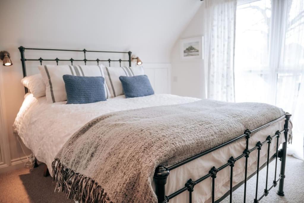 Aurora- 3 Bed With Parking And Garden Bournemouth