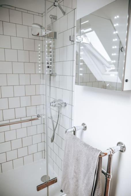 Aurora- 3 Bed With Parking And Garden Bournemouth