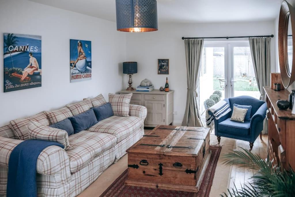 Aurora- 3 Bed With Parking And Garden Villa