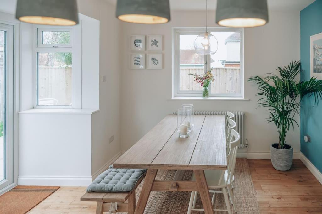 Aurora- 3 Bed With Parking And Garden * Bournemouth