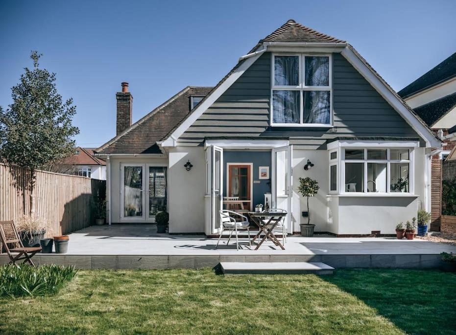 Aurora- 3 Bed With Parking And Garden Villa