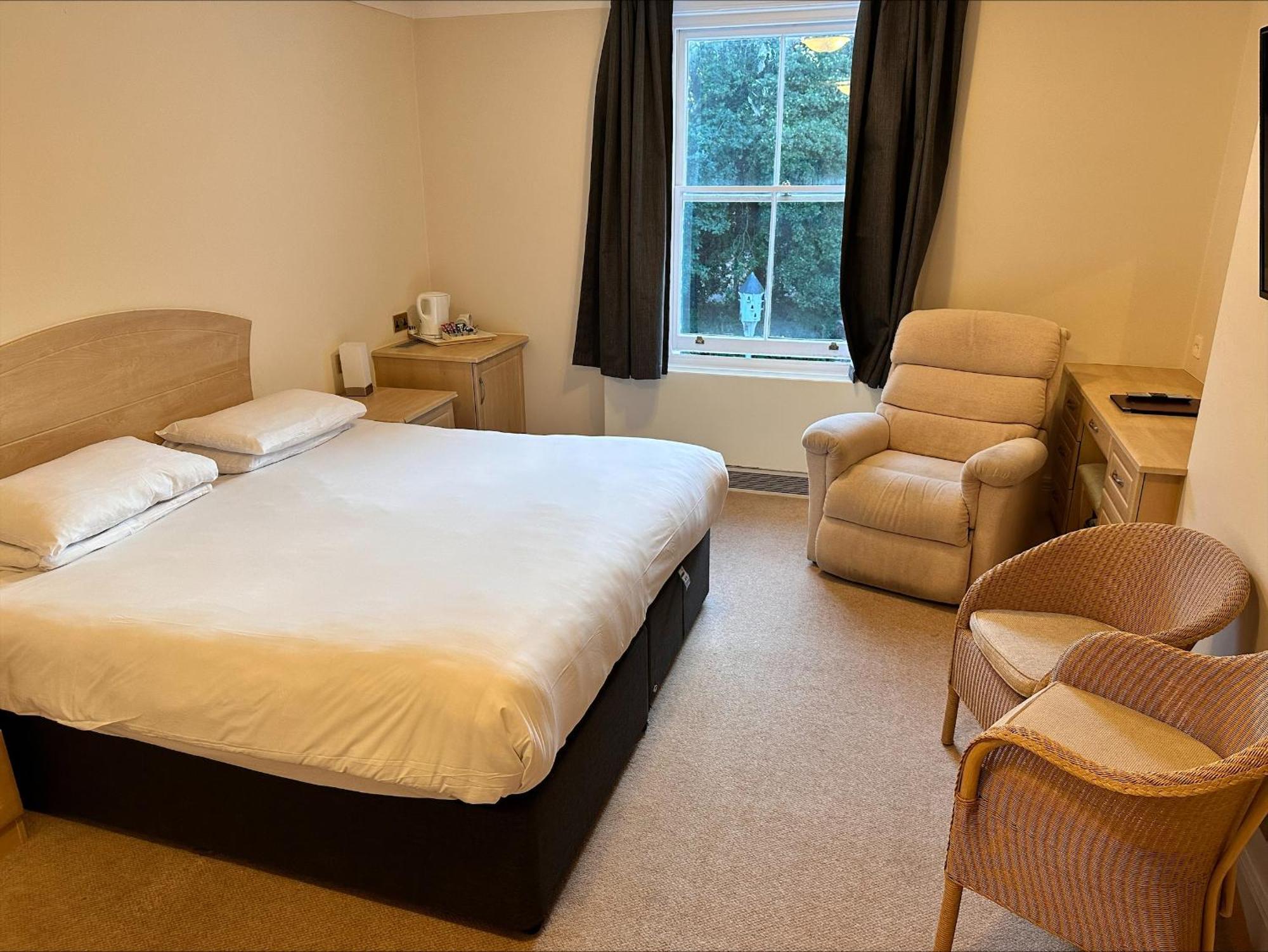 The Grove 3* Bournemouth
