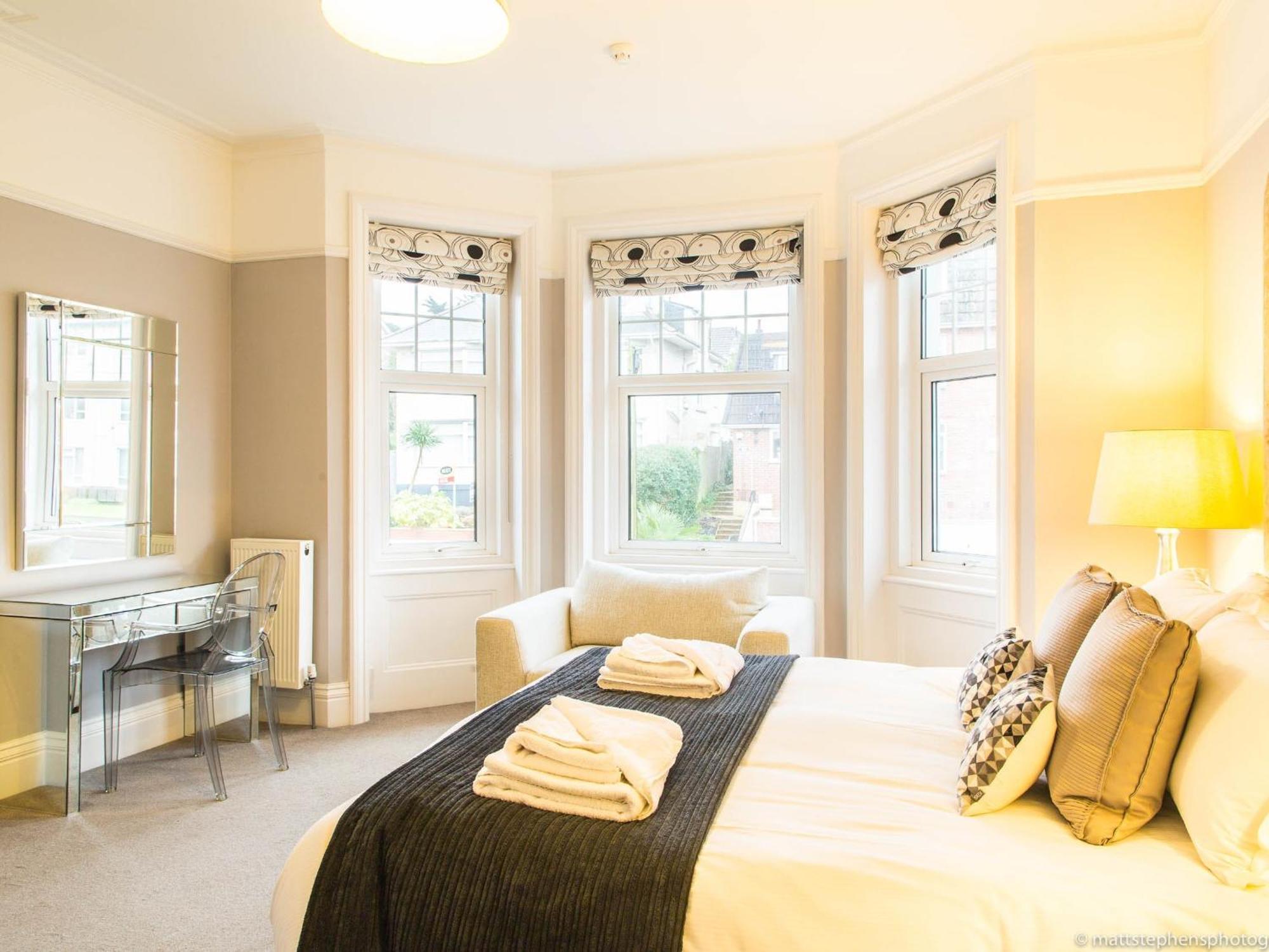 Aparthotel Alum Chine House 3*