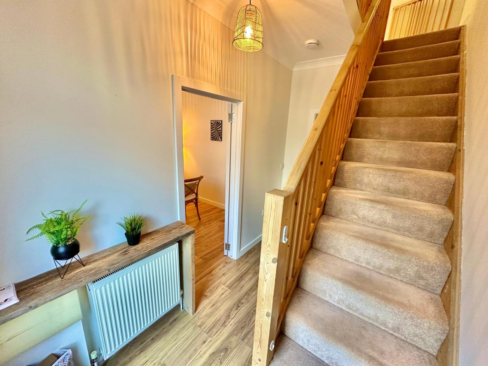 Holiday home Family Three Bedroom - Outbuilding Games - Walk To Town And - Free Parking