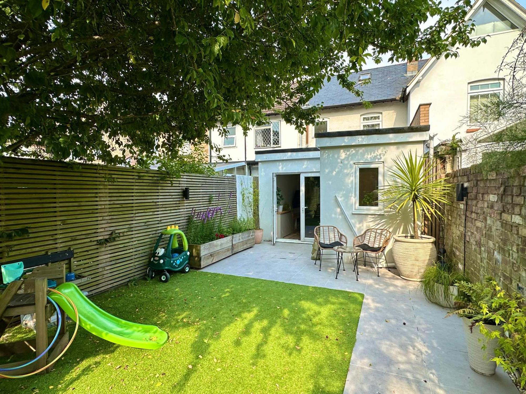 Family Three Bedroom - Outbuilding Games - Walk To Town And - Free Parking Holiday home Bournemouth