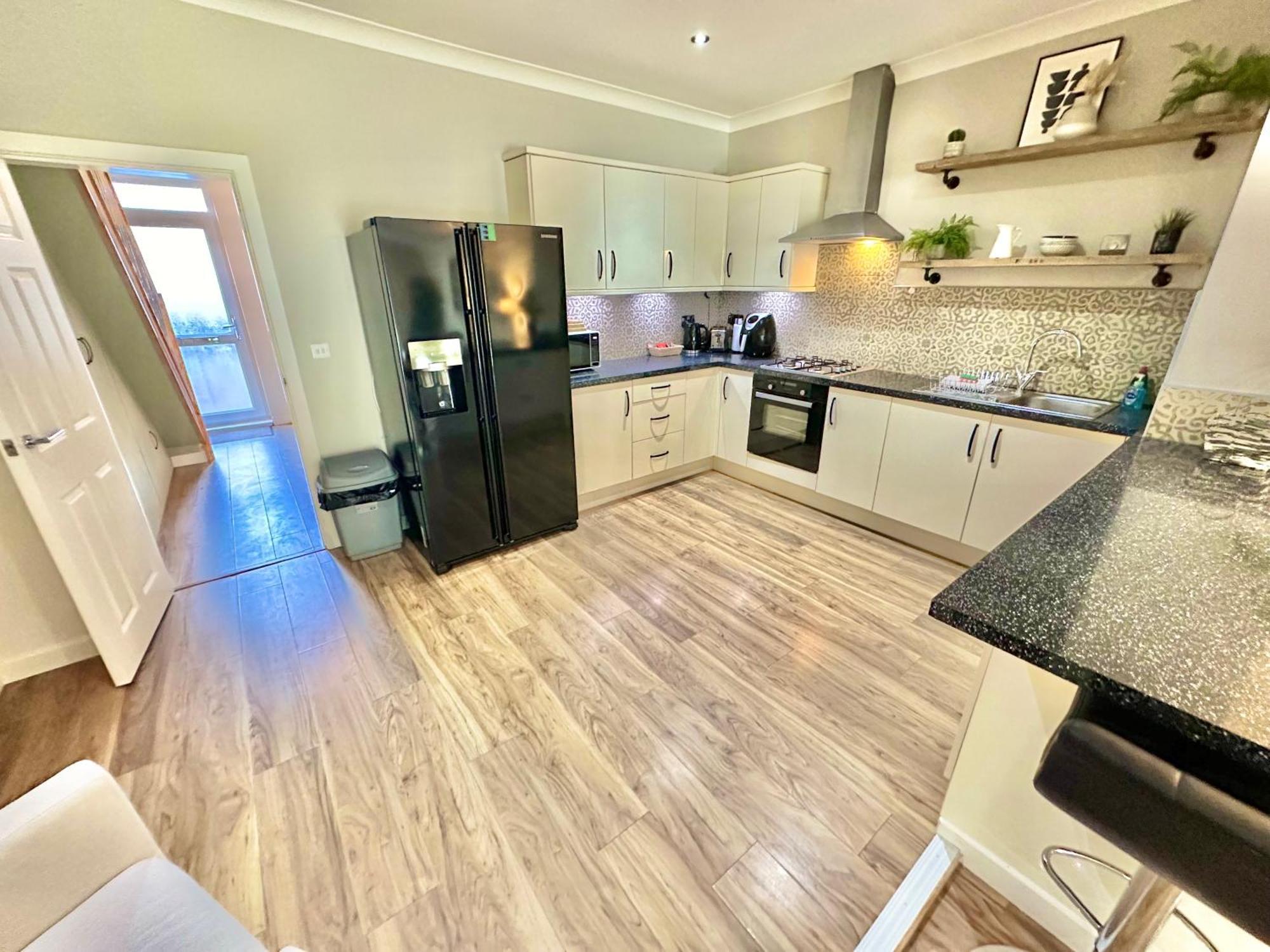 Holiday home Family Three Bedroom - Outbuilding Games - Walk To Town And - Free Parking