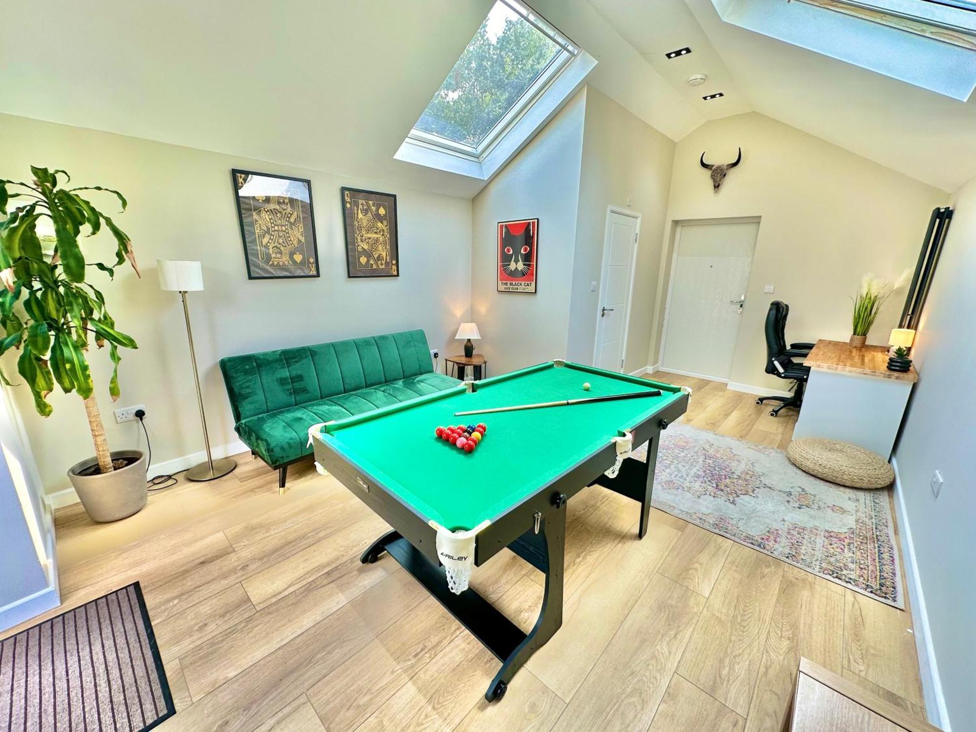 Family Three Bedroom - Outbuilding Games - Walk To Town And - Free Parking * Bournemouth
