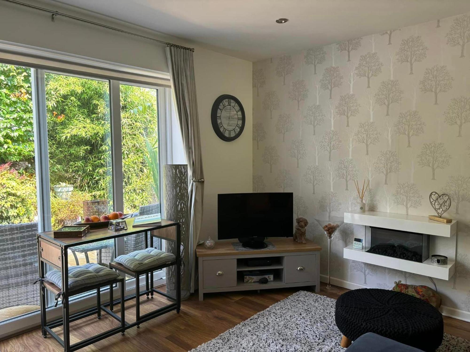 Apartment Secret Gem 1 Bed Garden Flat Private Luxury Hot Tub *