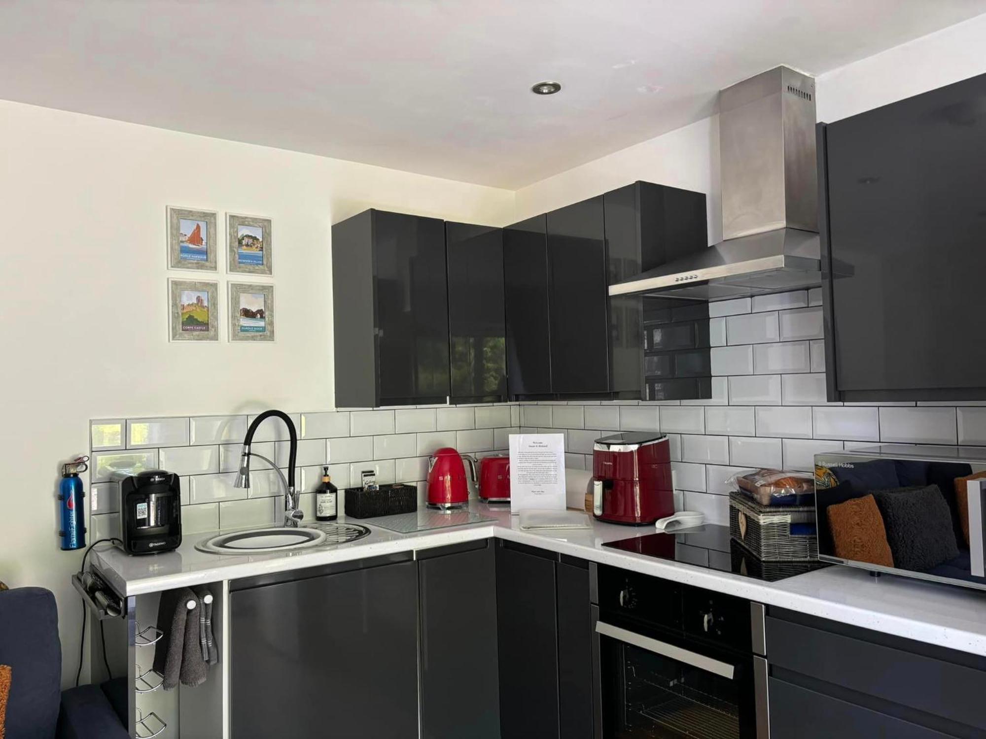 Secret Gem 1 Bed Garden Flat Private Luxury Hot Tub * Bournemouth