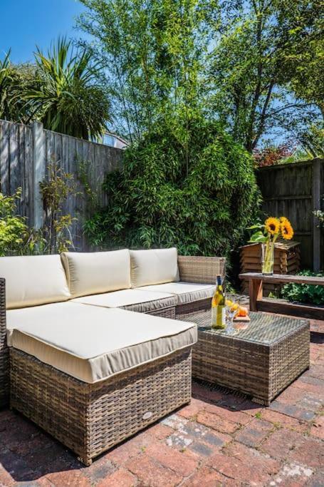 Holiday home 3 Bed Sleeping 8, Private Garden And Parking