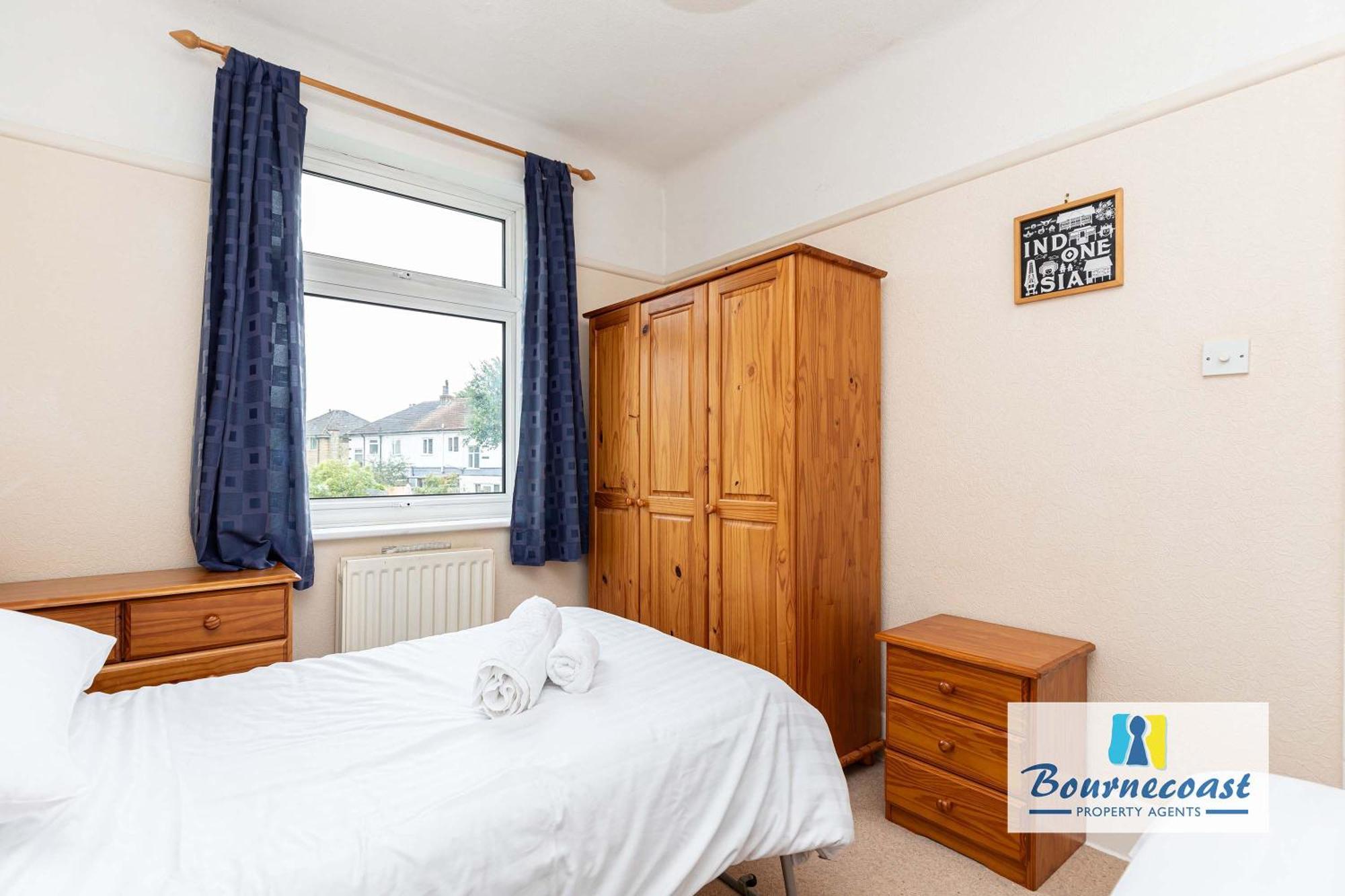 Bournecoast: Pet Friendly Flat With Garden - Fm667