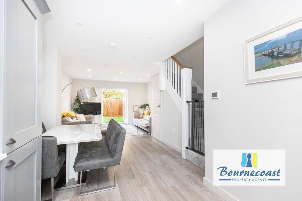 Bournecoast Modern Two Bed Terraced Hb9624 * Bournemouth