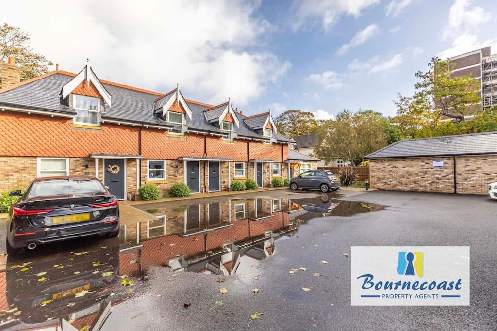 Bournecoast Modern Two Bed Terraced Hb9624 Bournemouth
