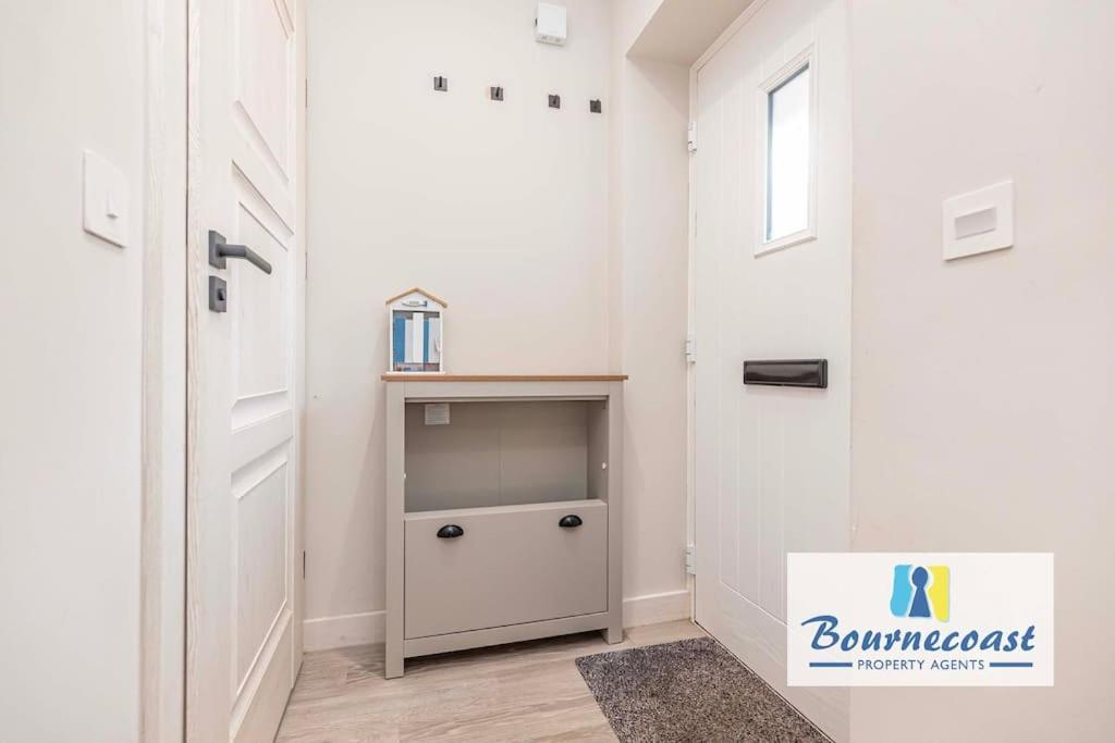 Bournecoast Modern Two Bed Terraced Hb9624 Holiday home Bournemouth