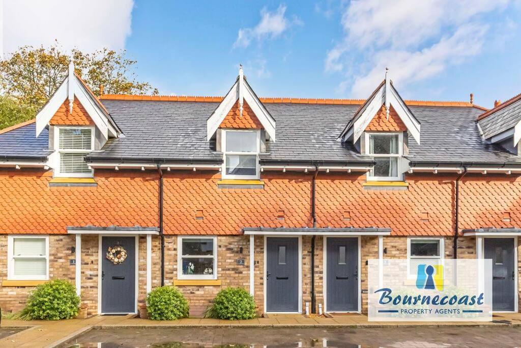 Bournecoast Modern Two Bed Terraced Hb9624 Holiday home
