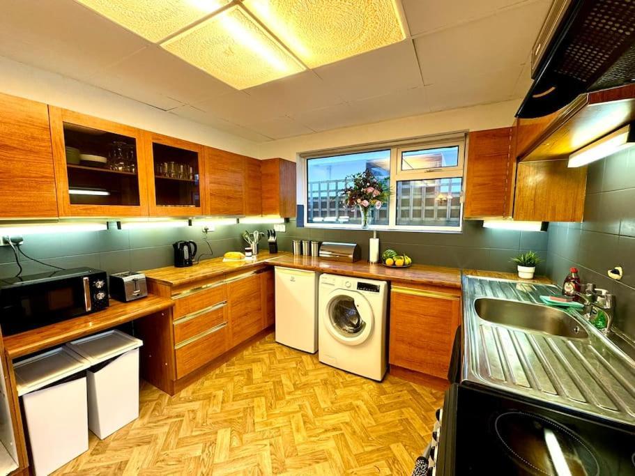 Spectacular Seaview - House - 2br - Sleeps 6 * Bournemouth