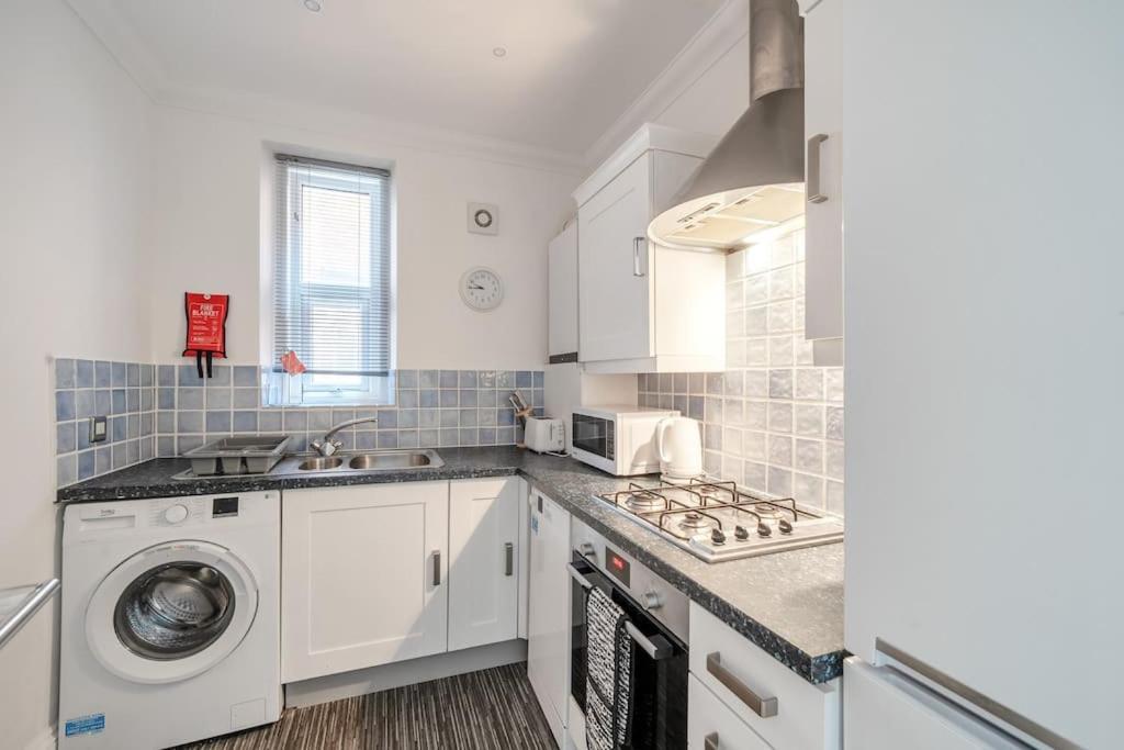 Bournecoast - Upper Ground Floor Flat With Sea Views - Fm3441 Apartment *