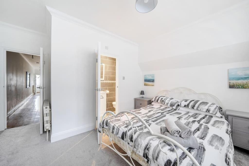 Bournecoast - Upper Ground Floor Flat With Sea Views - Fm3441 * Bournemouth