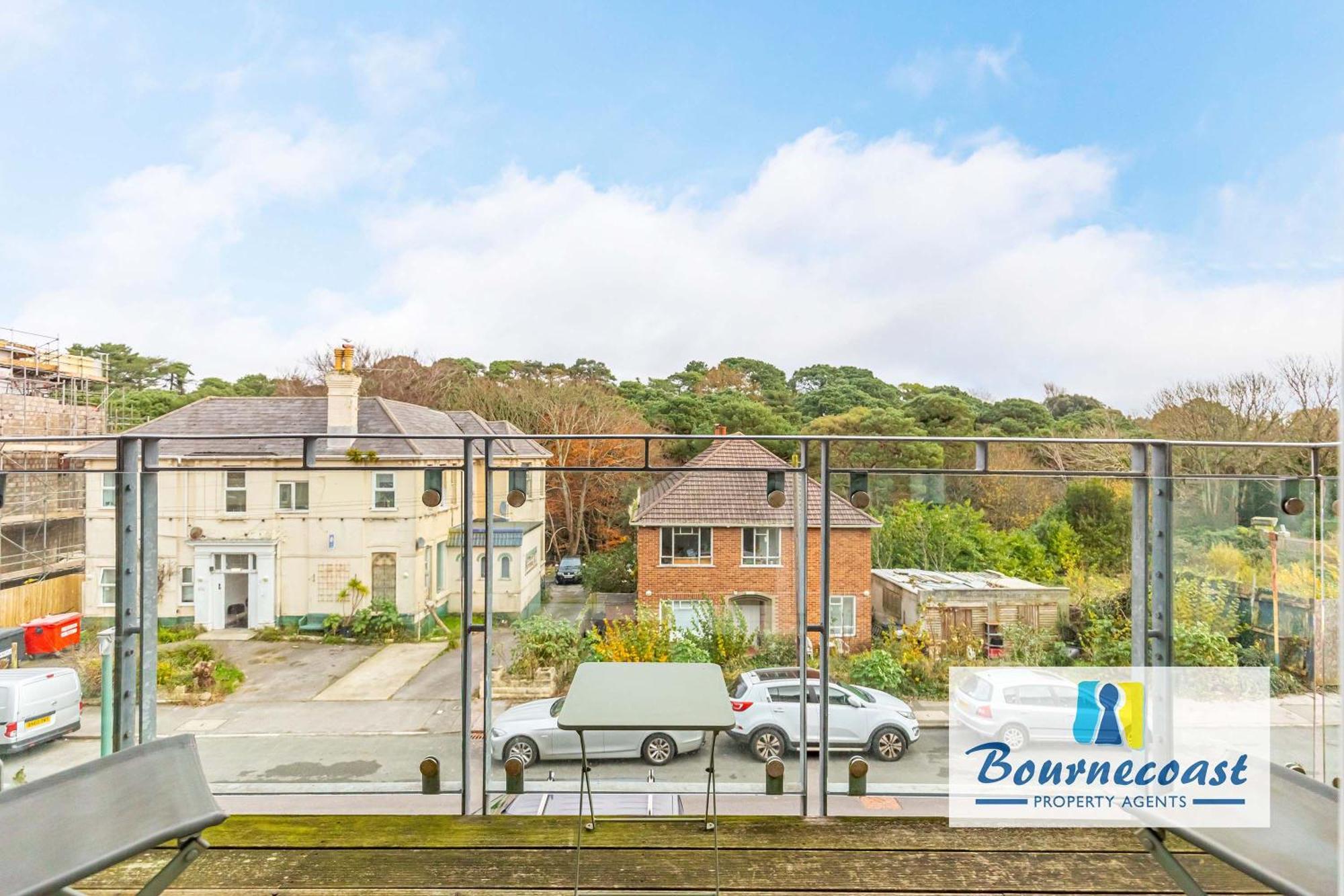 Apartment Bournecoast: Modern Flat-balcony-parking-fm6326