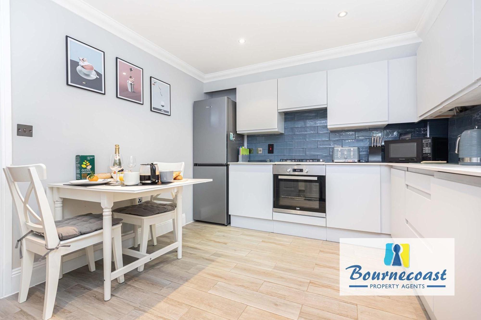 Apartment Bournecoast: Modern Flat-balcony-parking-fm6326 Bournemouth
