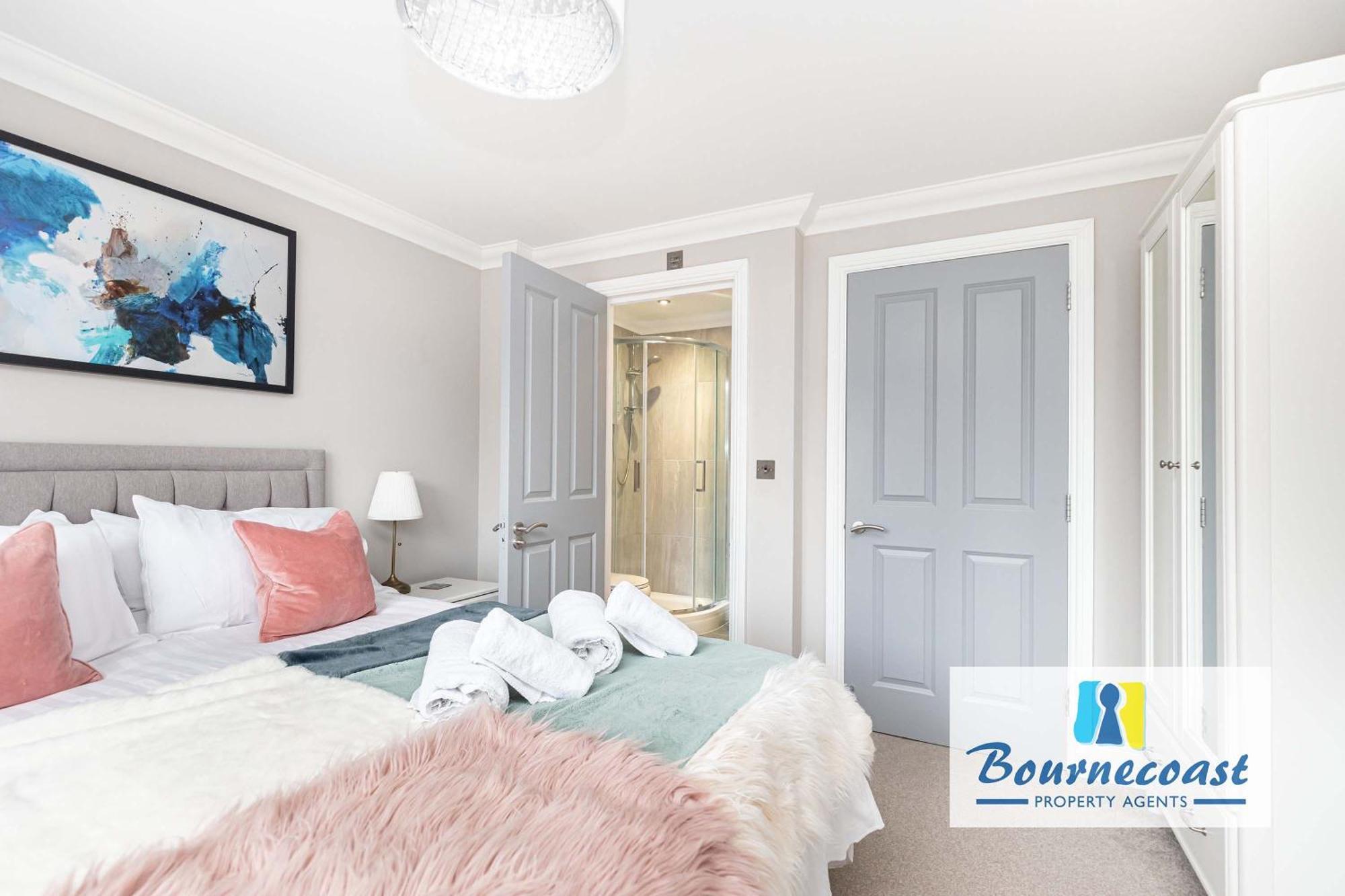 Apartment Bournecoast: Modern Flat-balcony-parking-fm6326