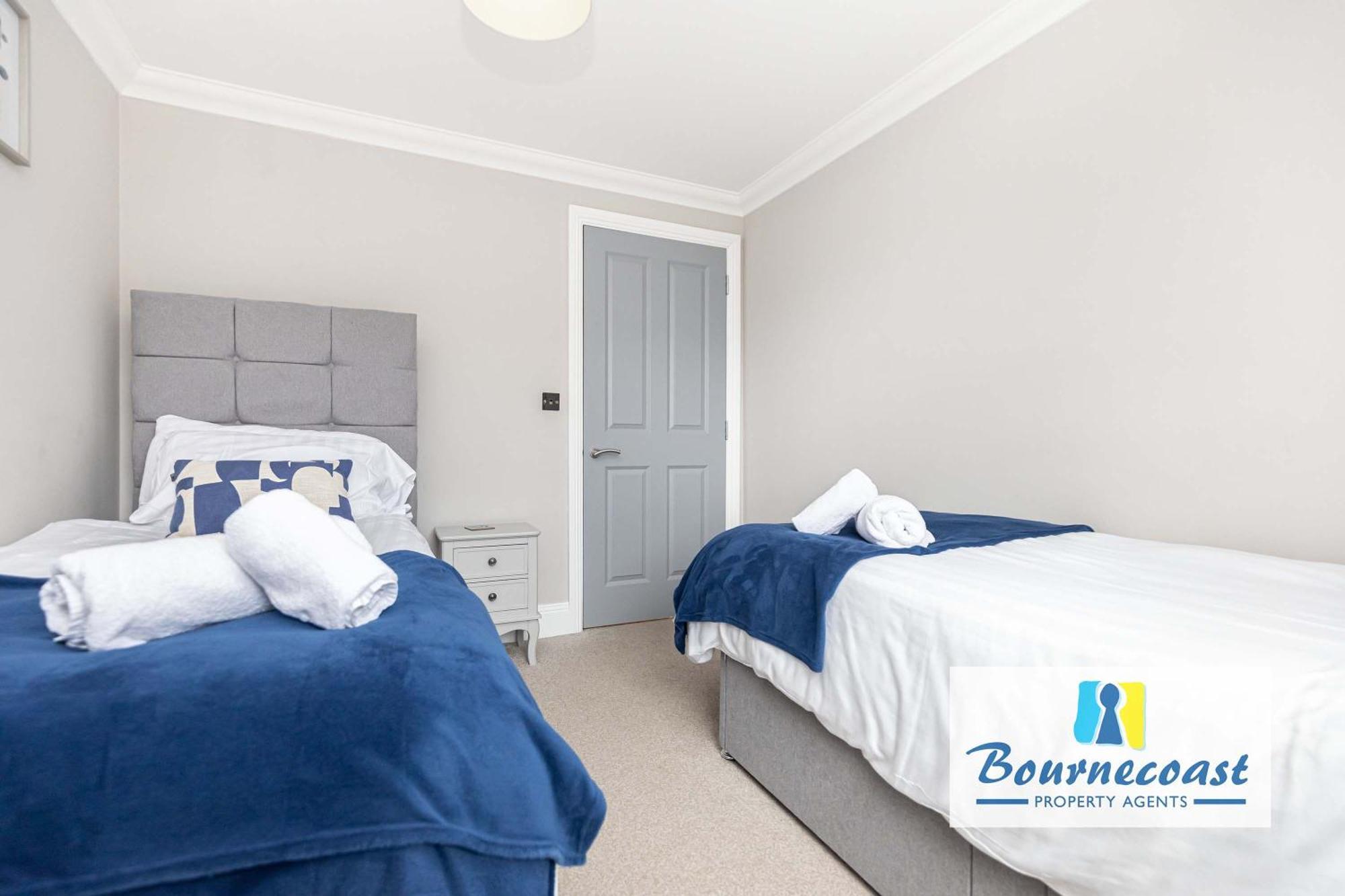 Apartment Bournecoast: Modern Flat-balcony-parking-fm6326 Bournemouth