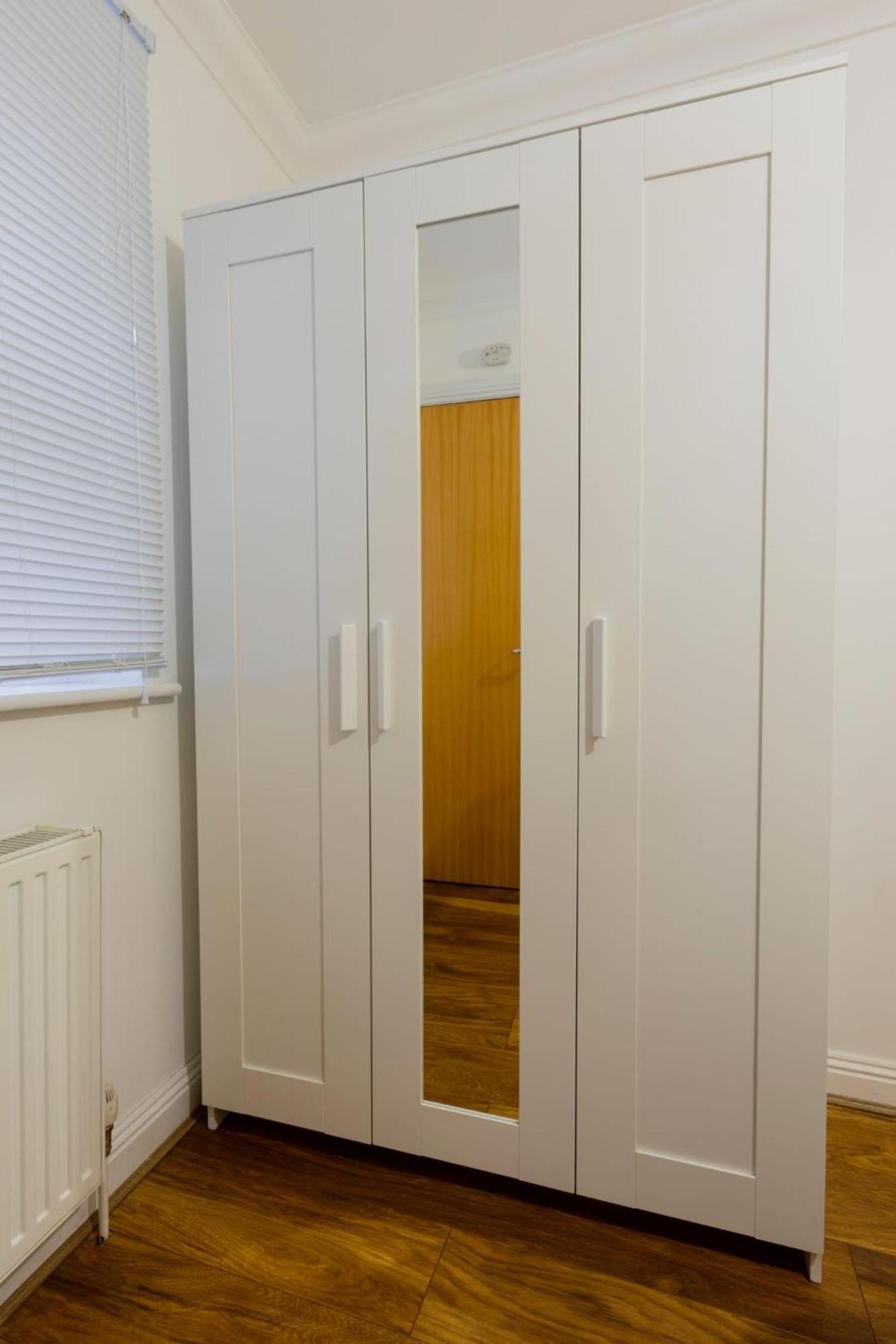 Apartment Ocean Waves Near