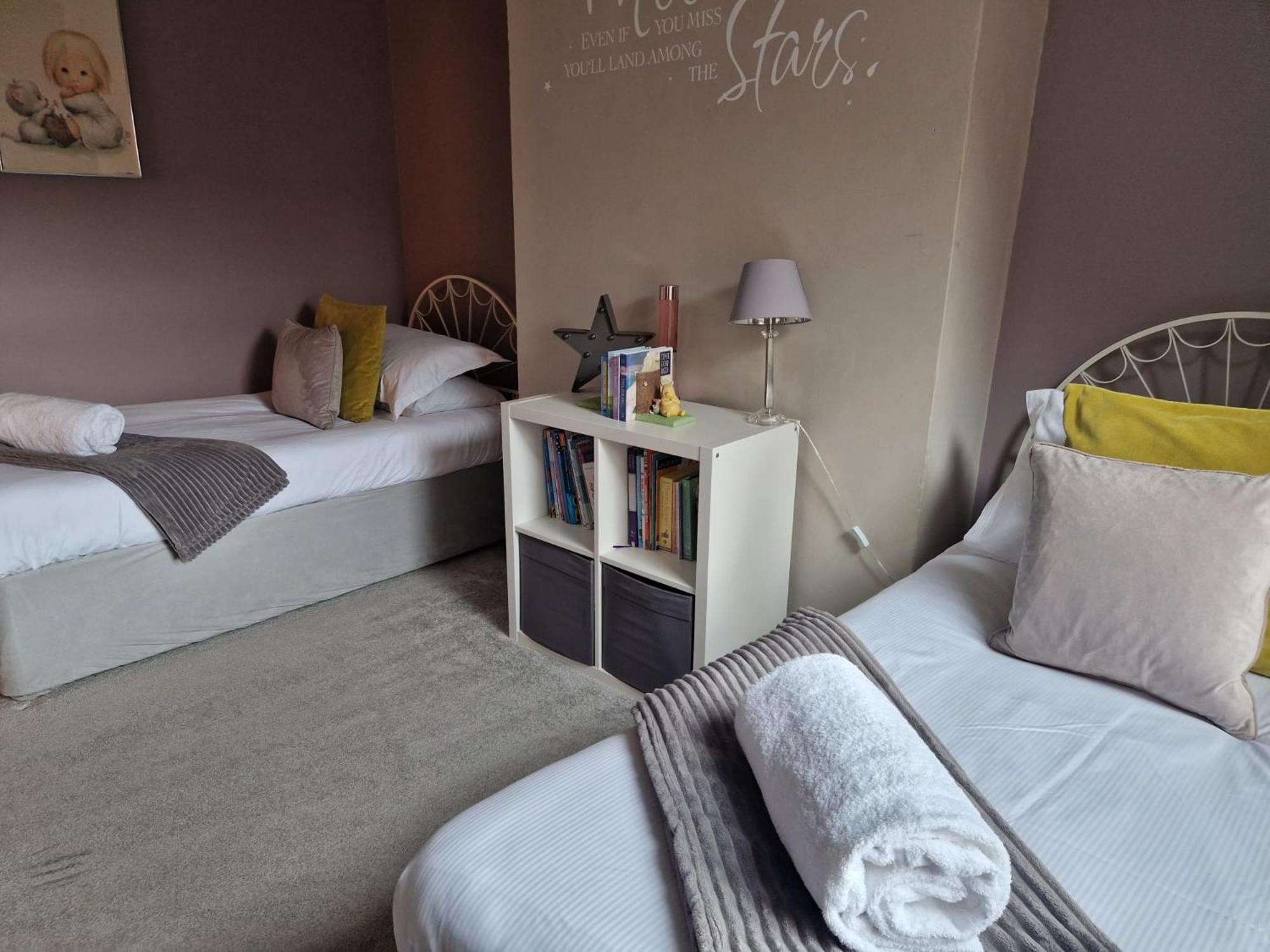 'above & Beyond' Victorian Semi Parking Garden Holiday home Bournemouth