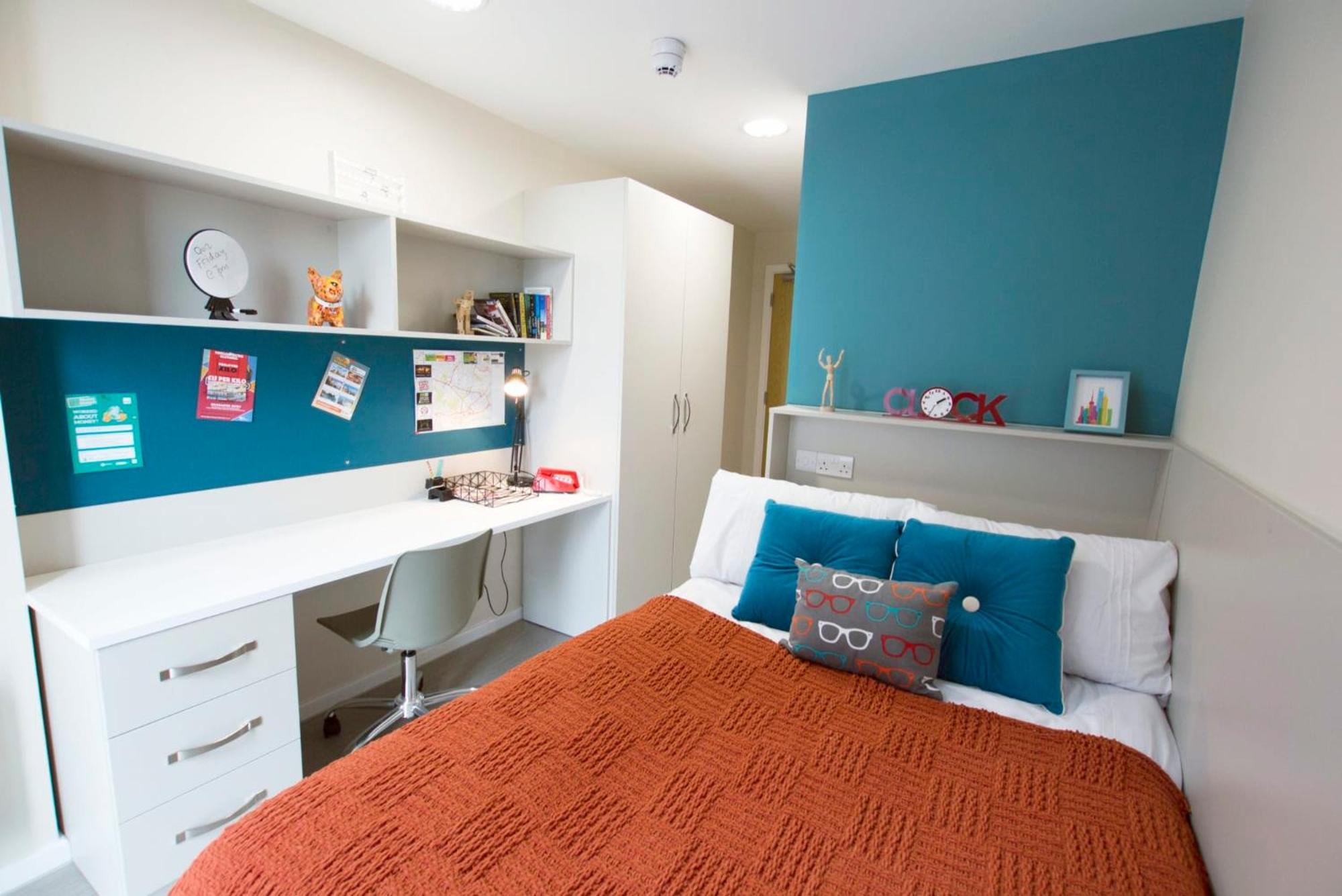 Experience Chic And Contemporary Student Living In The Heart Of At Park Apartment *