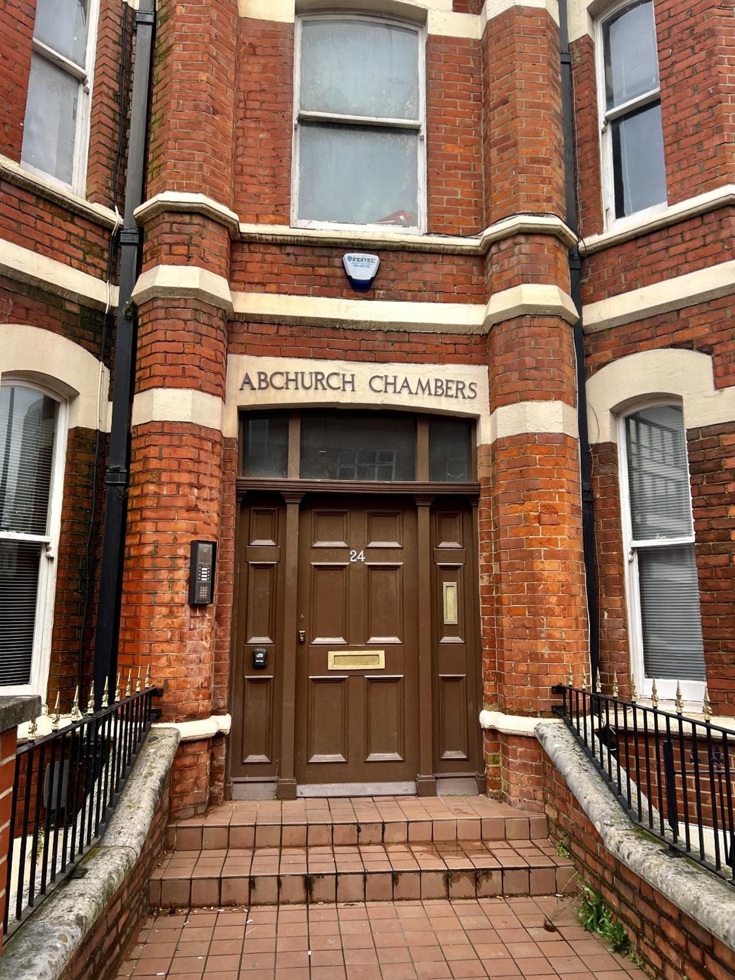 Family Retreat Stylish Apartment, Sleeps 6, 7 Minute Walk To Parking Wifi Kitchen And Washer