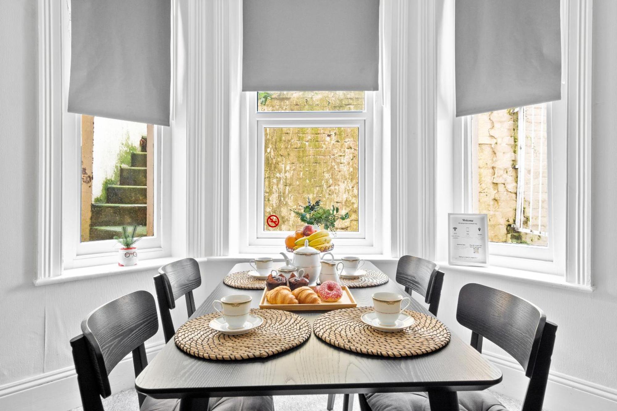 Apartment Family Retreat Stylish Apartment, Sleeps 6, 7 Minute Walk To Parking Wifi Kitchen And Washer Bournemouth