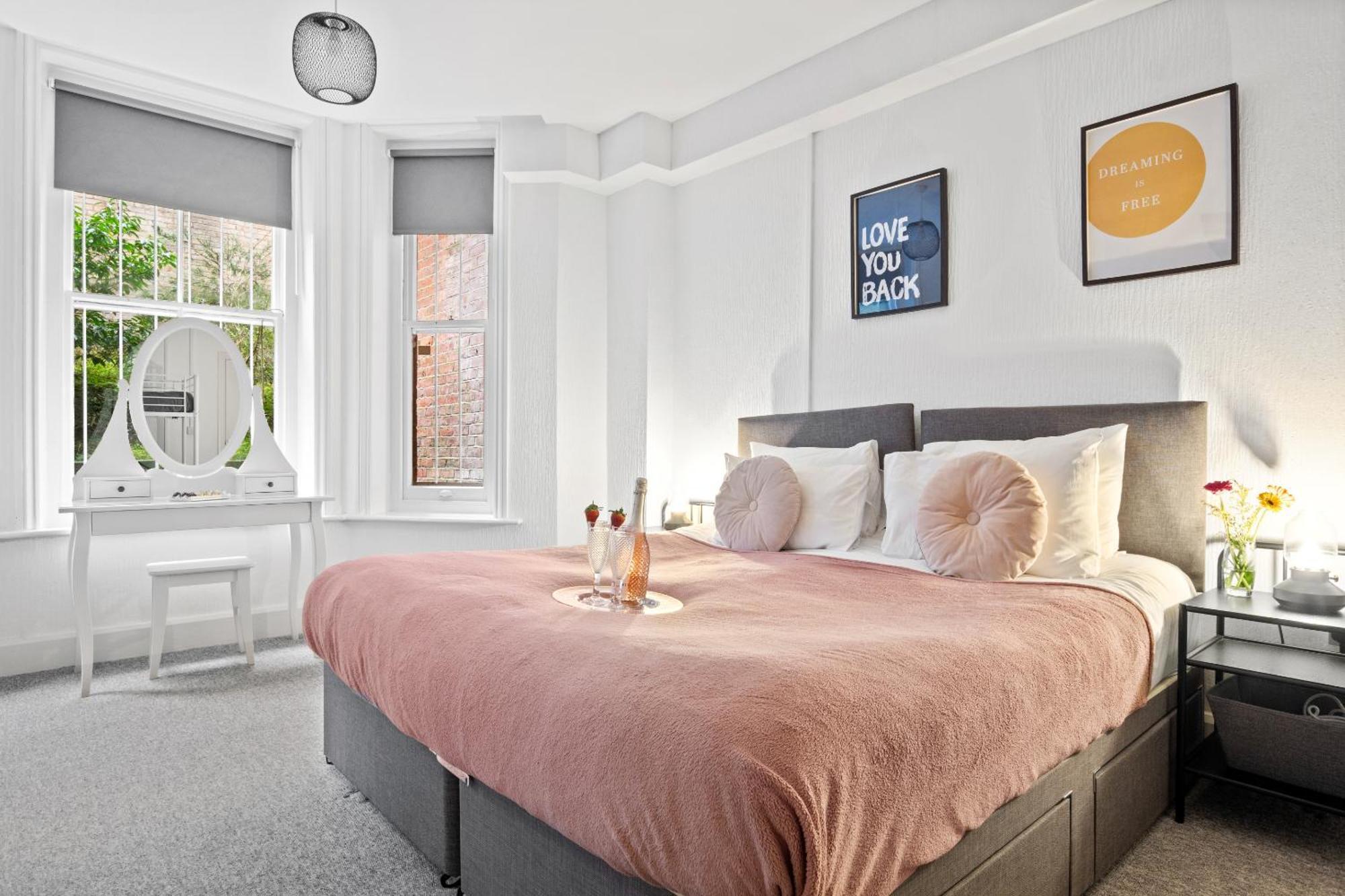 Family Retreat Stylish Apartment, Sleeps 6, 7 Minute Walk To Parking Wifi Kitchen And Washer Apartment Bournemouth