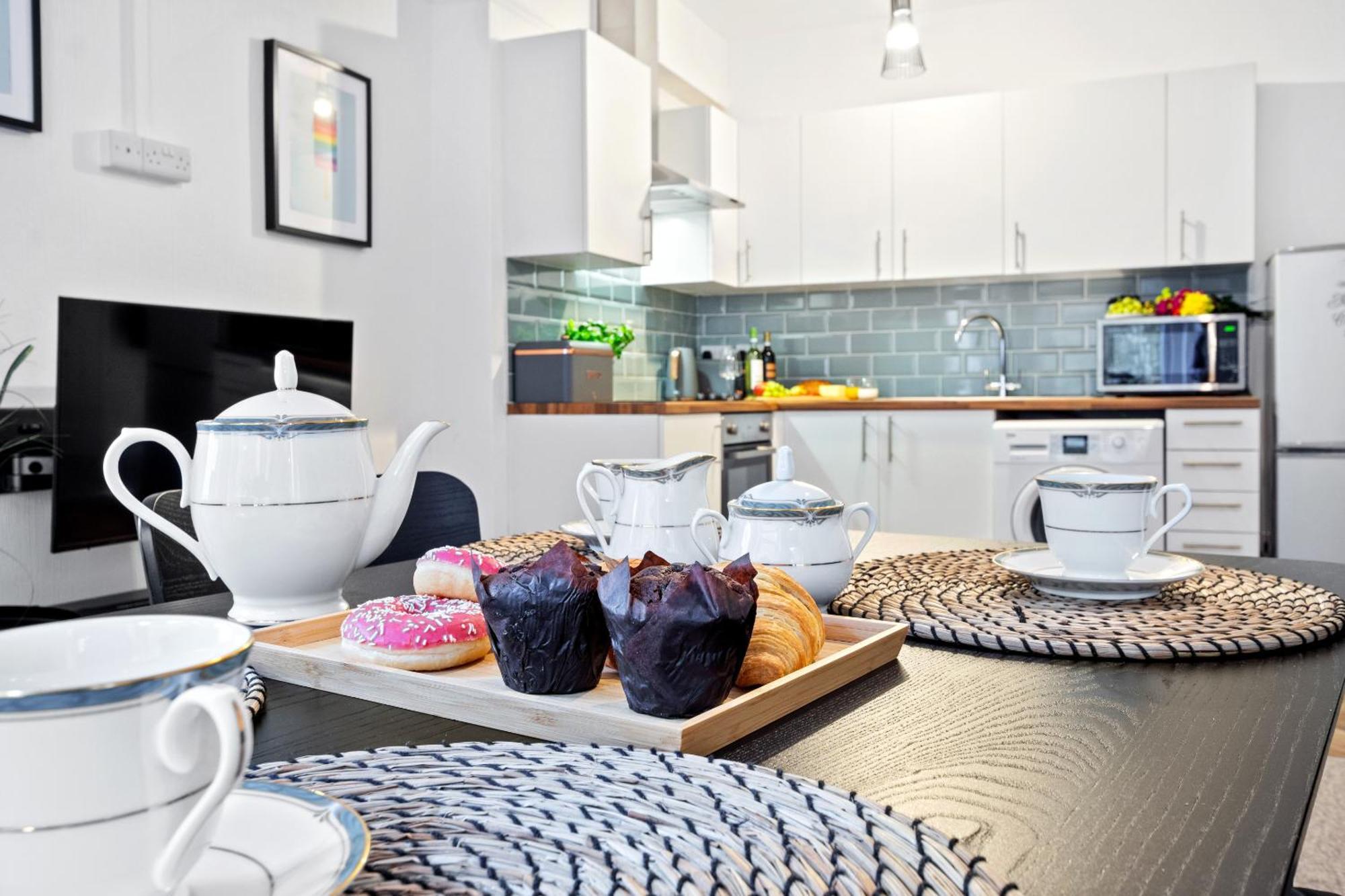 Family Retreat Stylish Apartment, Sleeps 6, 7 Minute Walk To Parking Wifi Kitchen And Washer Apartment Bournemouth