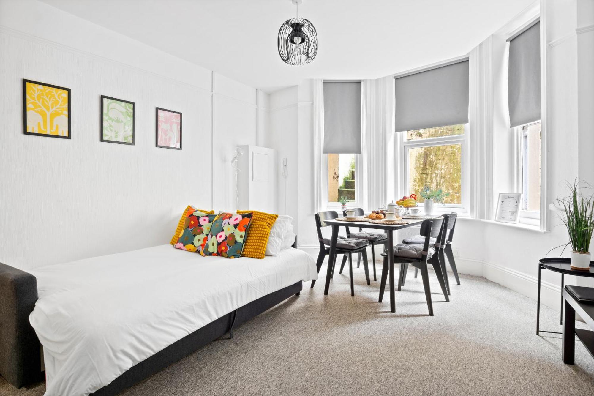 Apartment Family Retreat Stylish Apartment, Sleeps 6, 7 Minute Walk To Parking Wifi Kitchen And Washer Bournemouth