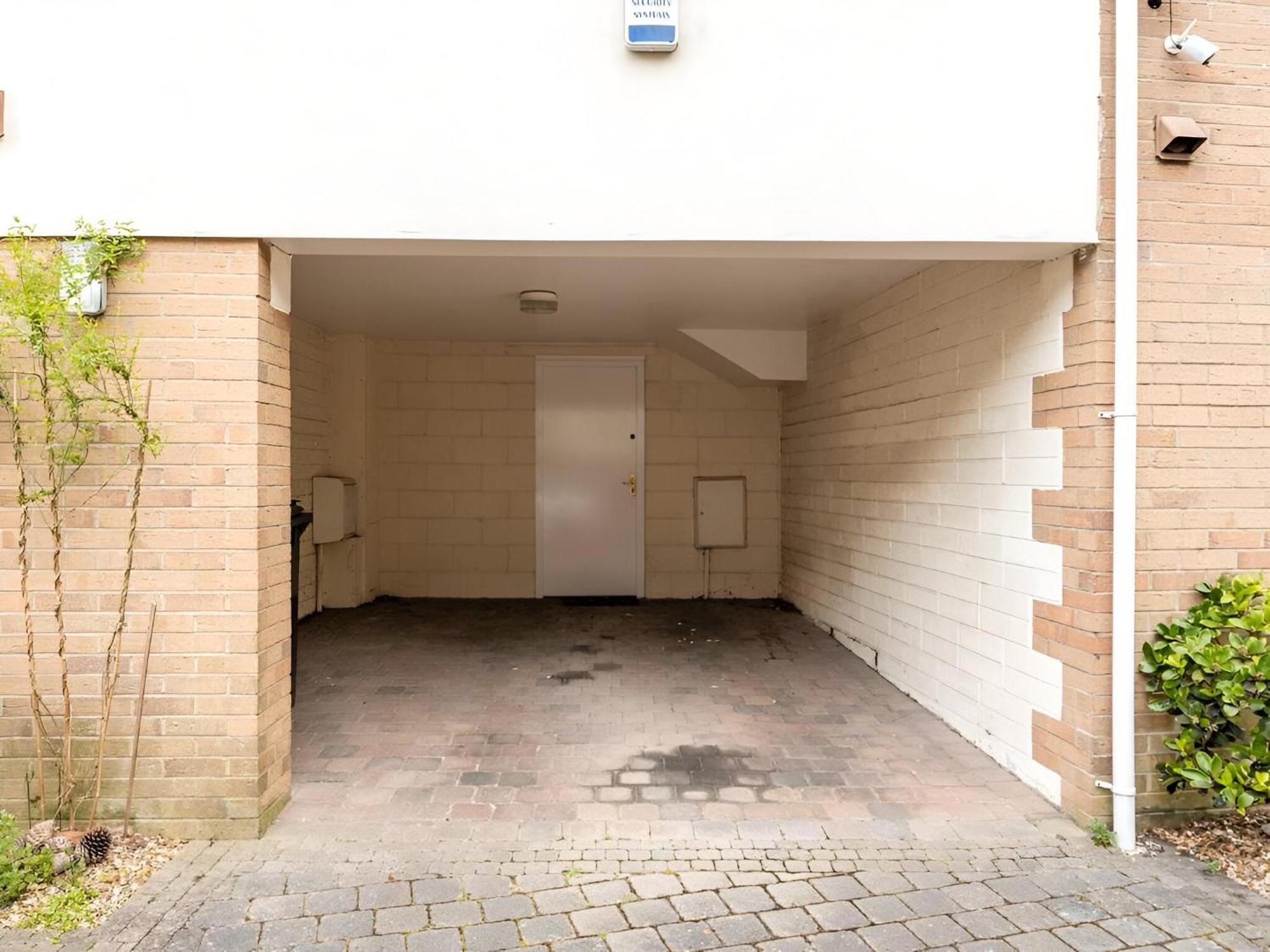 Modern 4-level Townhouse For 8 Free Parking Holiday home Bournemouth