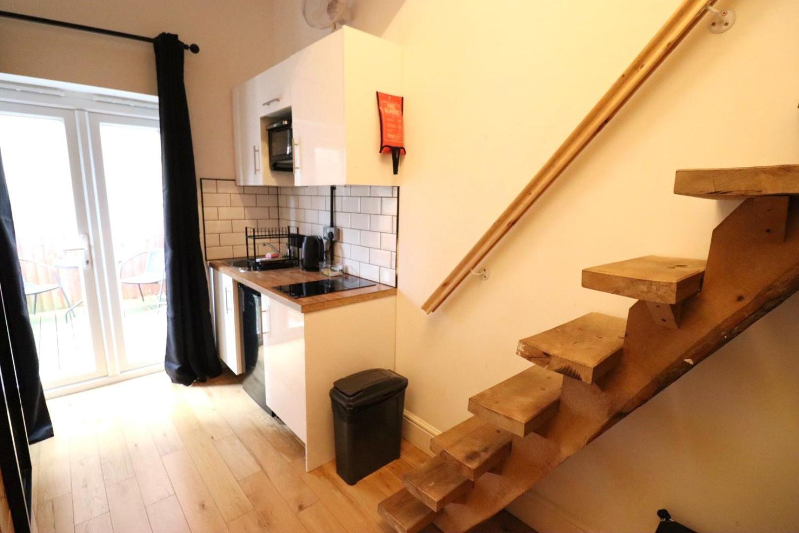 Flat 7, 10 St John's