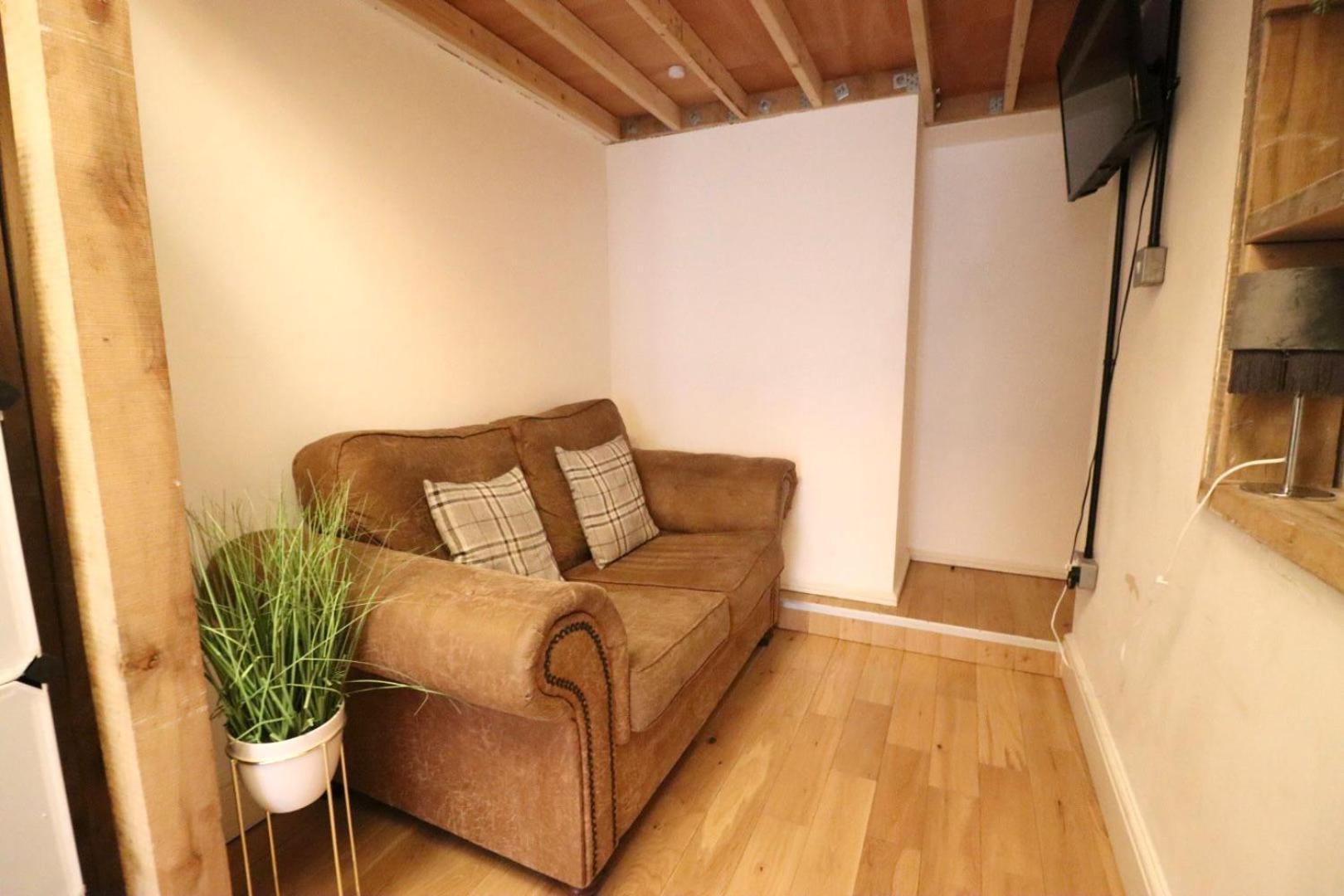 Apartment Flat 7, 10 St John's