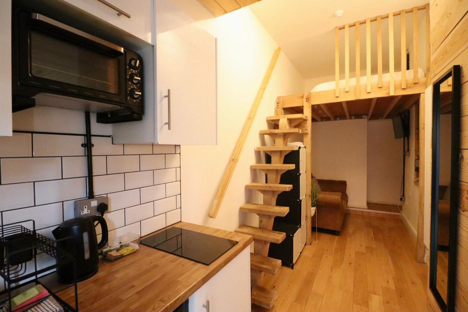 Flat 7, 10 St John's Apartment *