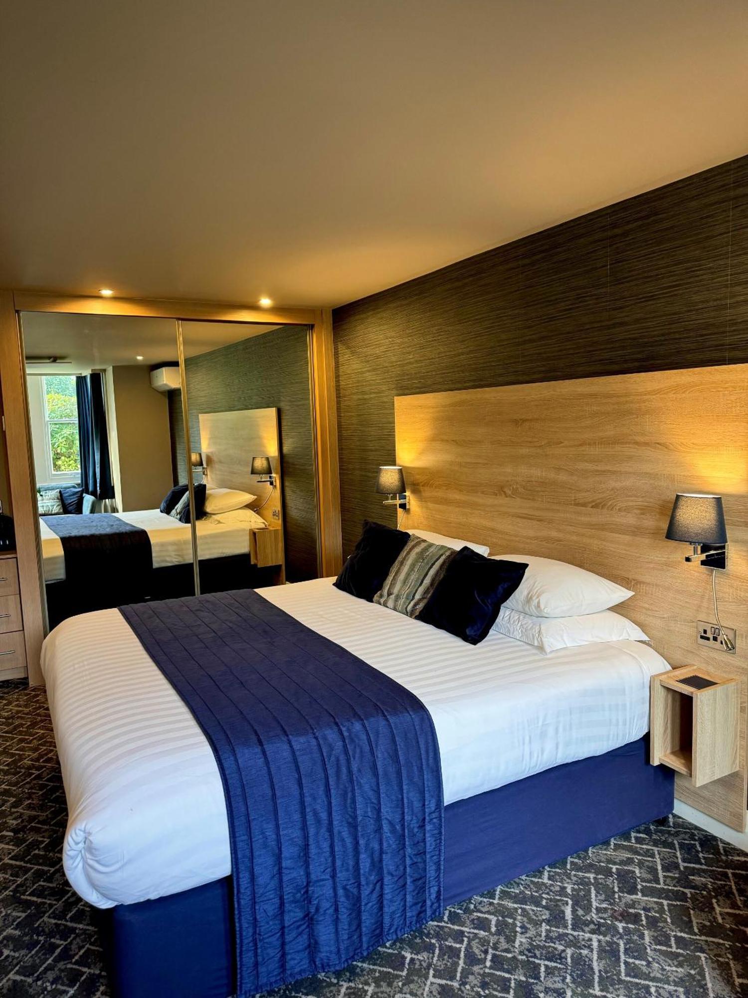 No5 Durley Road - Contemporary Serviced And 4*