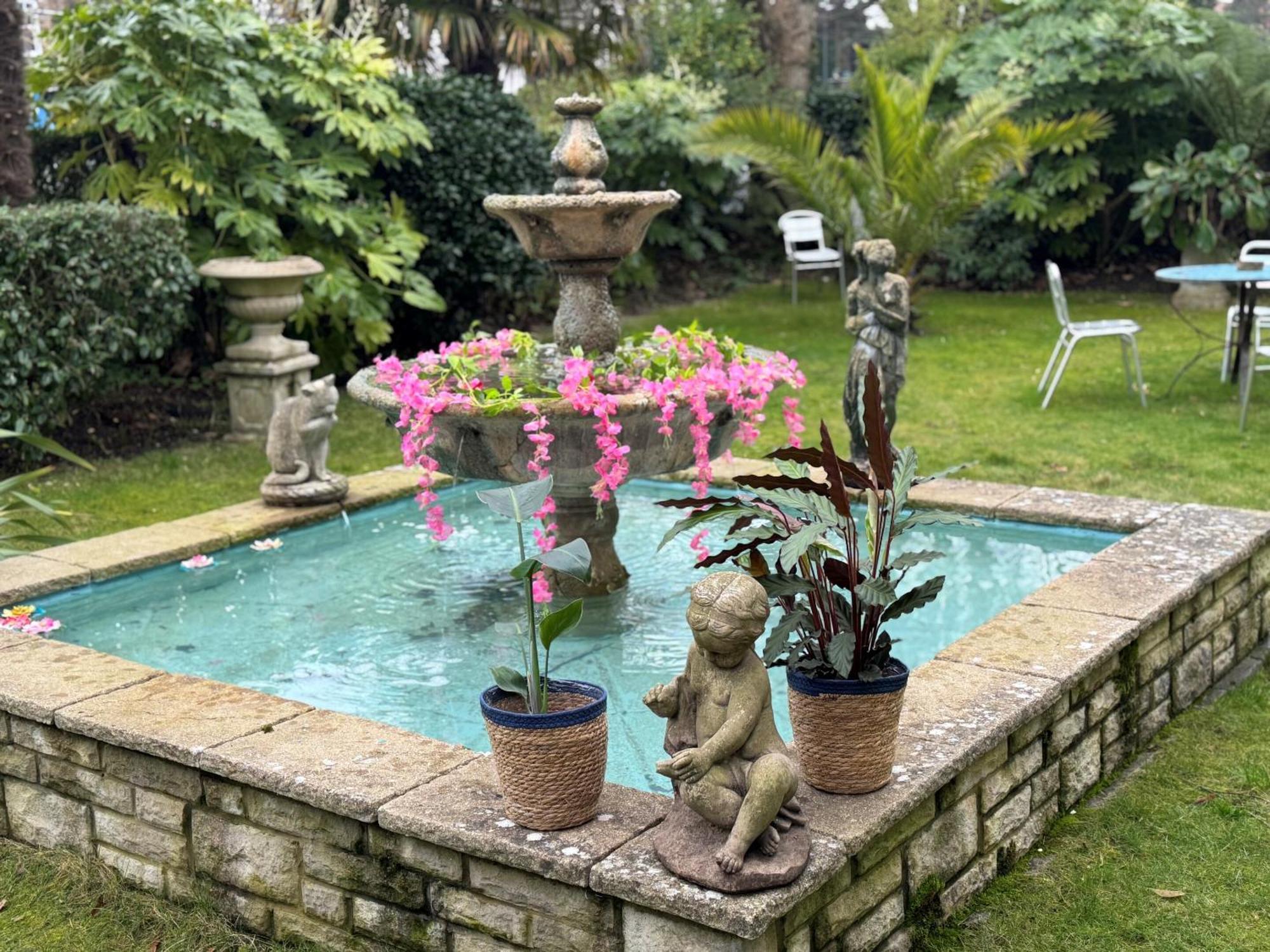 No5 Durley Road - Contemporary Serviced And Hotel