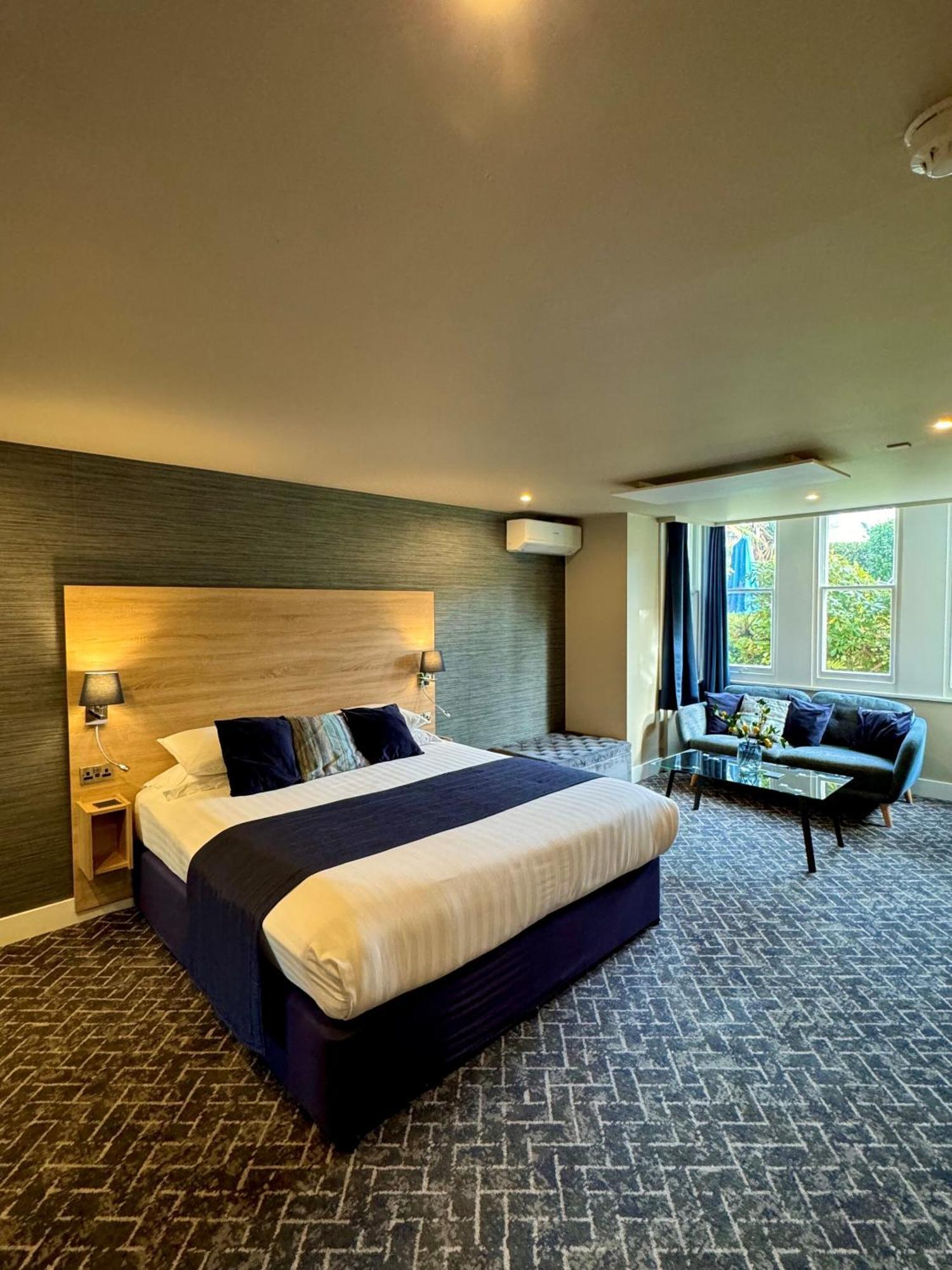 No5 Durley Road - Contemporary Serviced And 4*
