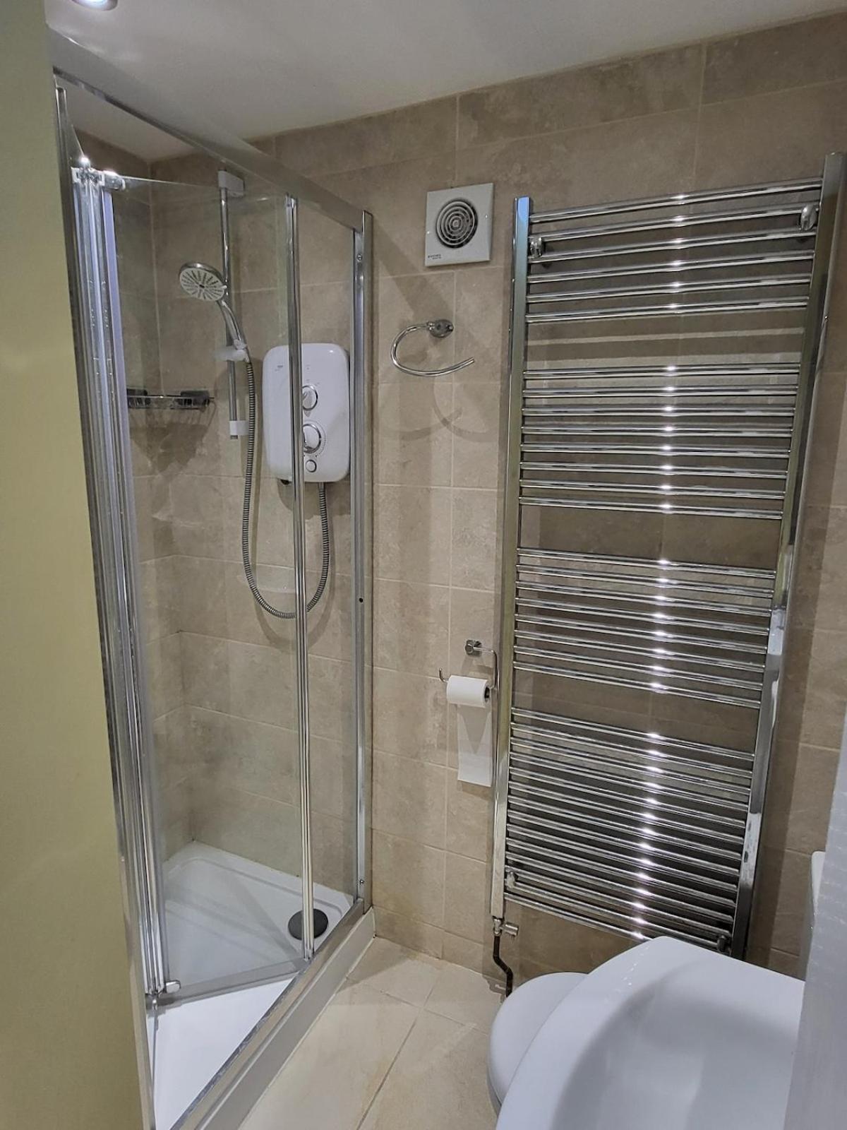 Apartment Modern One-bed Flat With Garden *