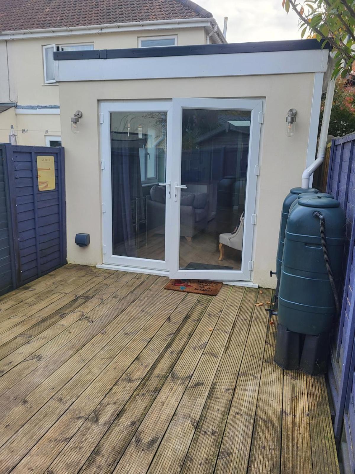 Apartment Modern One-bed Flat With Garden *