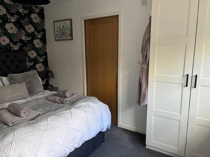 Secret Gem 1 Bed Garden Flat Private Luxury Hot Tub Bournemouth