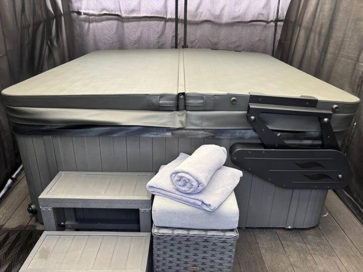 Apartment Secret Gem 1 Bed Garden Flat Private Luxury Hot Tub *