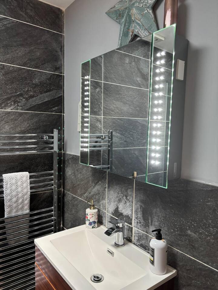 Secret Gem 1 Bed Garden Flat Private Luxury Hot Tub Bournemouth