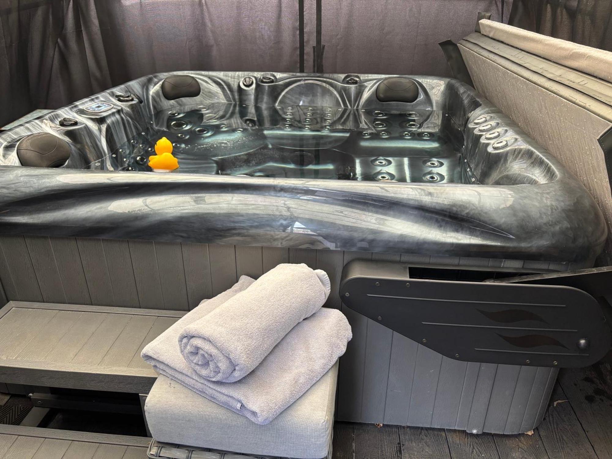 Apartment Secret Gem 1 Bed Garden Flat Private Luxury Hot Tub