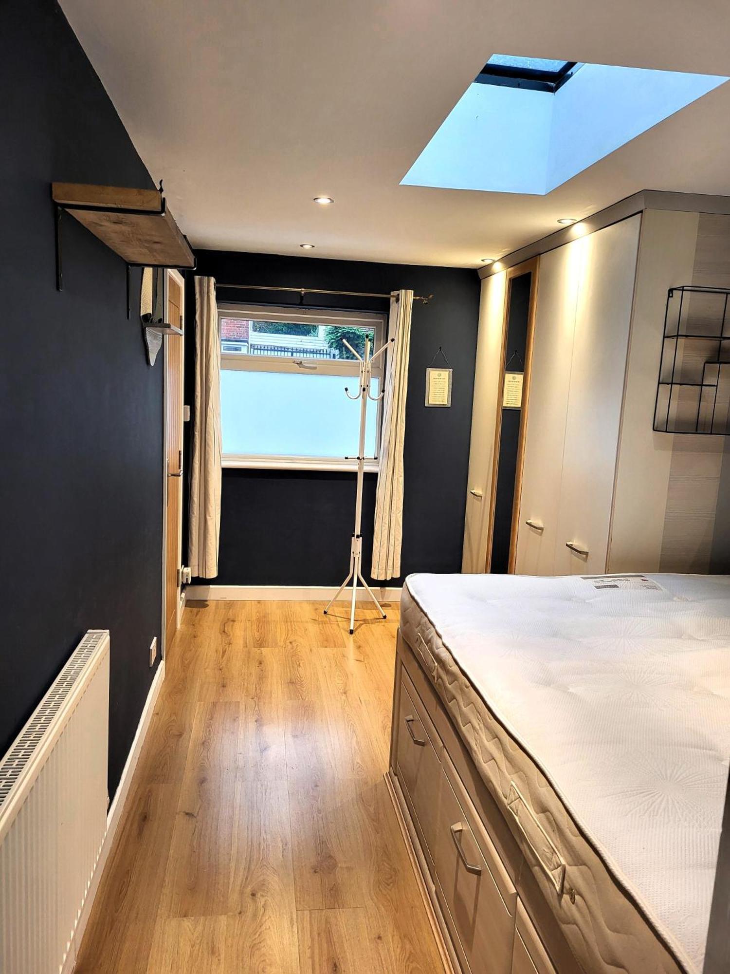 Modern One-bed Flat With Garden Apartment